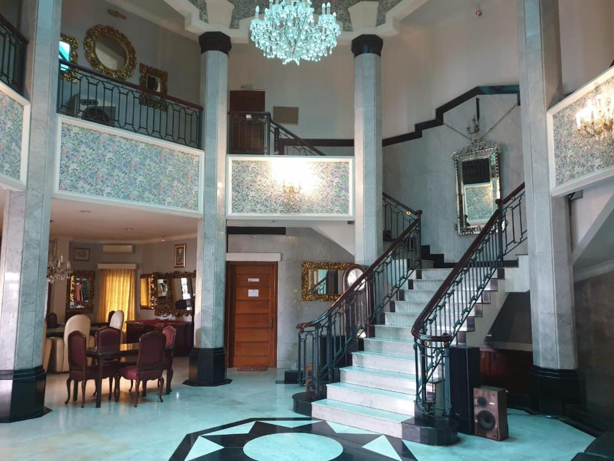 Arimbi Pejaten Suites Jakarta Exterior foto
