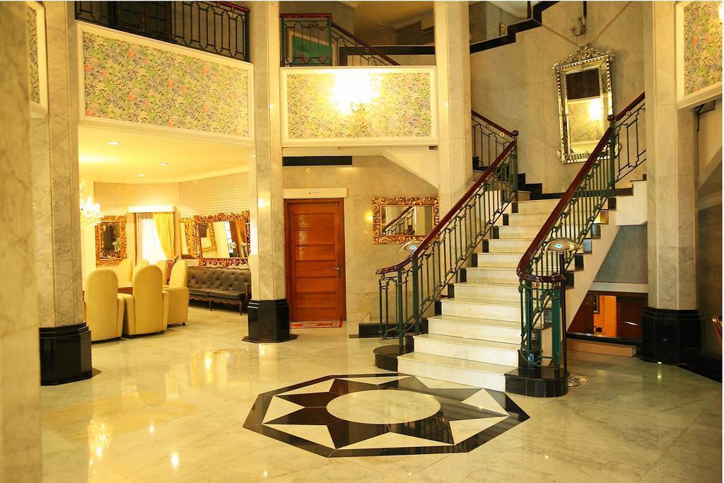Arimbi Pejaten Suites Jakarta Exterior foto