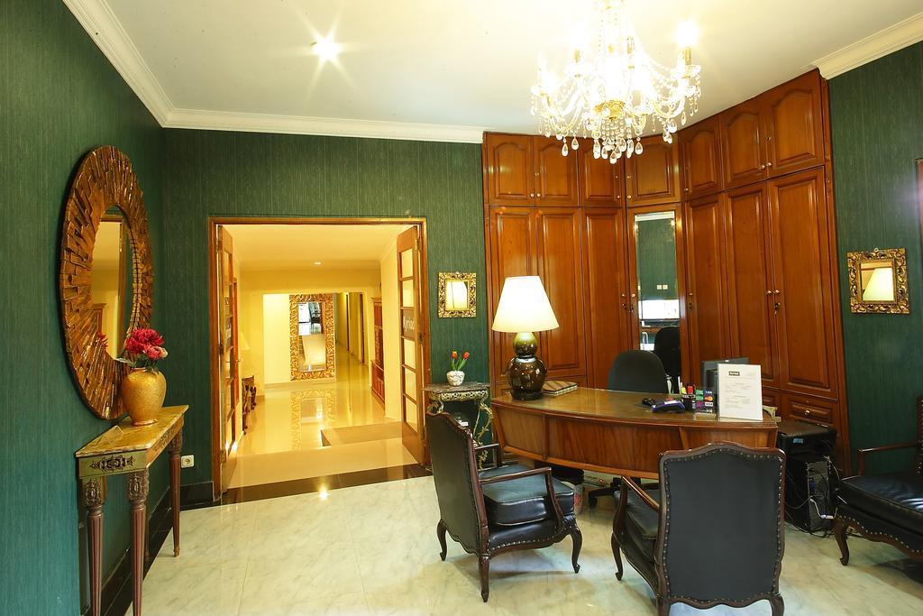 Arimbi Pejaten Suites Jakarta Exterior foto