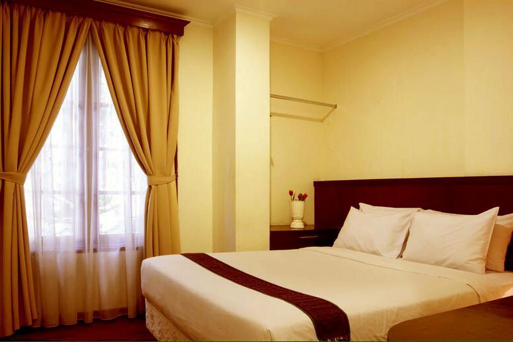 Arimbi Pejaten Suites Jakarta Exterior foto