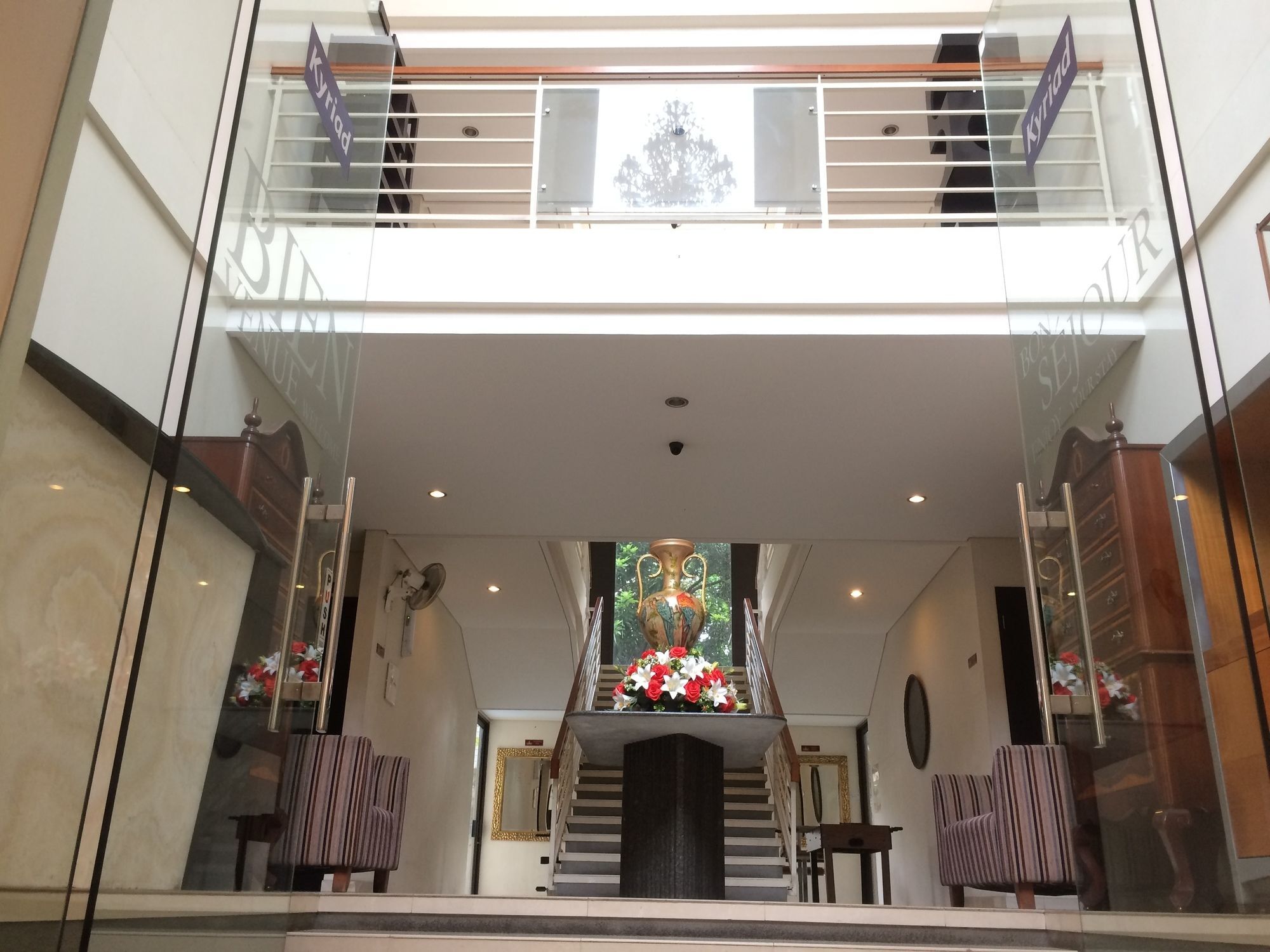 Arimbi Pejaten Suites Jakarta Exterior foto